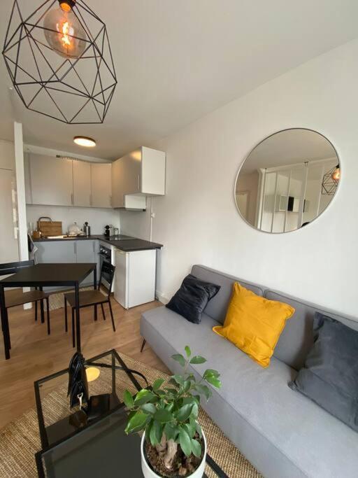 Superbe Studio Avec Parking Gratuit Sur Place Paray-Vieille-Poste Exterior foto